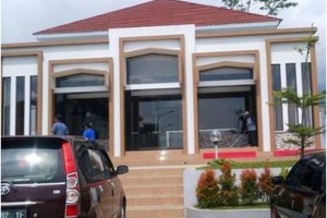 Mesjid didalam kawasan POM Bensin Desa Manis.